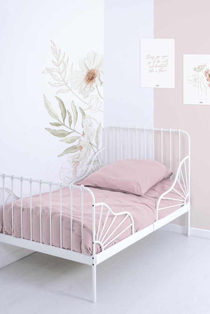 Organische muurstickers met zachte beige en groene Islandic poppies in kinderkamer met veilig, kindvriendelijk interieur en. - Default Title - Muursticker | Islandic Poppies XL - bloemen, Islandic poppies, kinderkamer, klaproos, lilipinso, Muursticker - Casa Mini