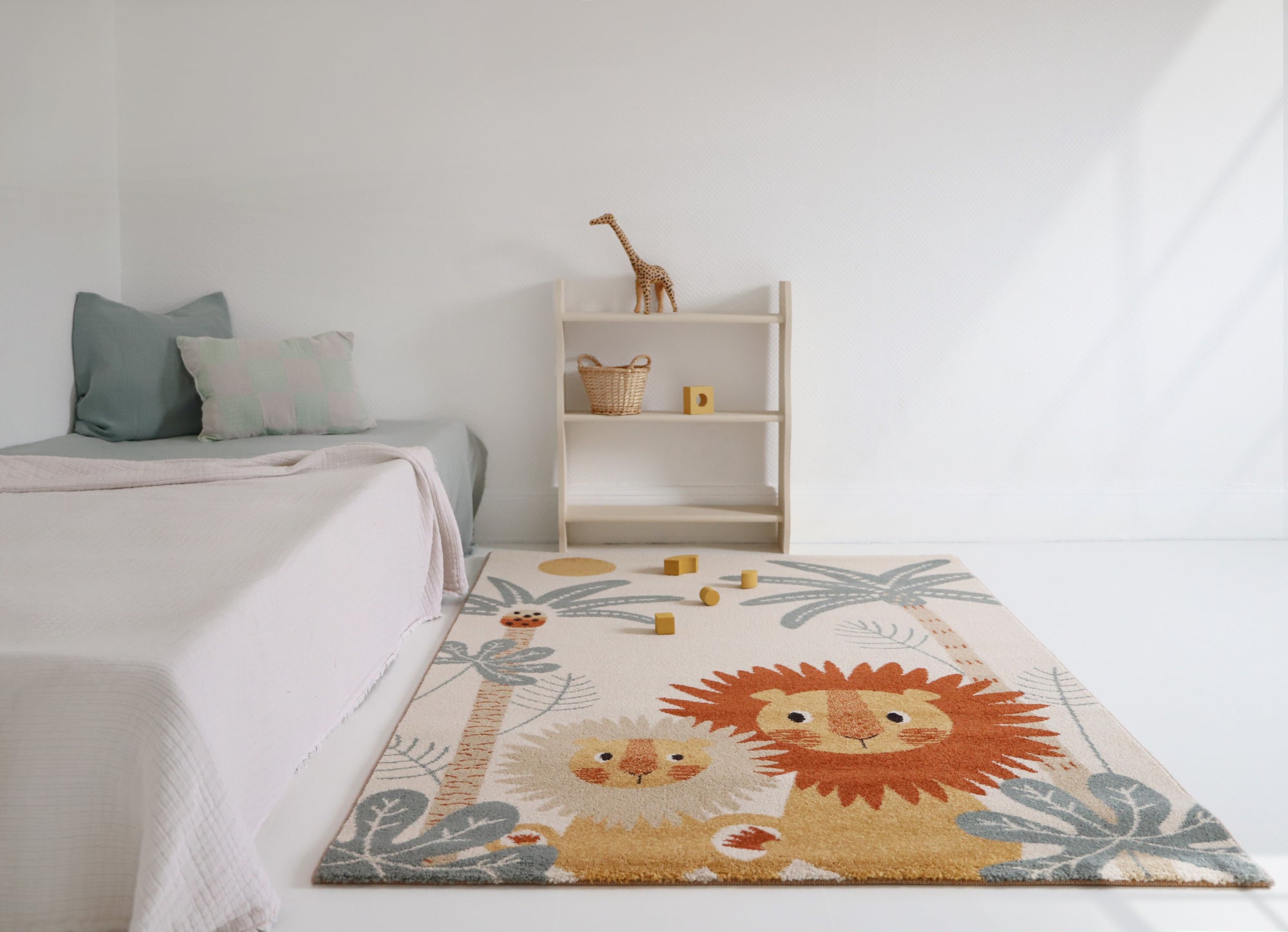 Kleurig jungle vloerkleed met leeuwontwerp, zachte kindvriendelijke materialen, veilig en duurzaam voor kinderkamer,. - Default Title - jungle, leeuw, mamalove, nattiot, Vloerkleed - Mamalove Vloerkleed Nattiot - Casa Mini