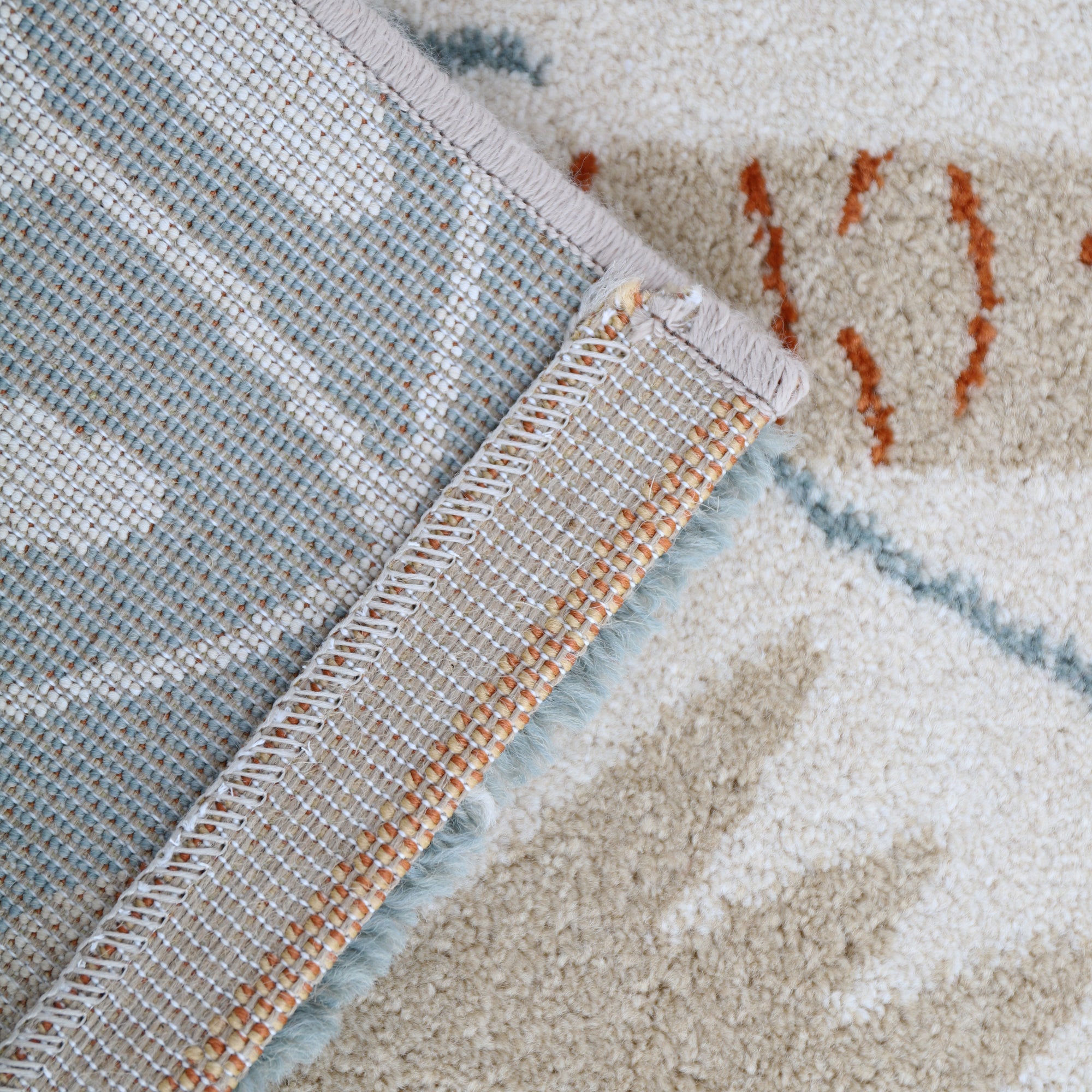 Kindvriendelijk vloerkleed met jungle thema in zachte beige, groen en oranje tinten, ontworpen voor de kinderkamer met. - Default Title - jungle, leeuw, mamalove, nattiot, Vloerkleed - Mamalove Vloerkleed Nattiot - Casa Mini