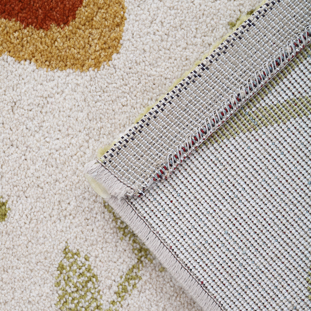 Kindvriendelijk en veilig Nattiot Silly vloerkleed met zachte crème achtergrond, subtiele groene bladeren en oranje. - Default Title - birdy, nattiot, silly, vierkant, Vloerkleed - Silly Vloerkleed Nattiot - Casa Mini