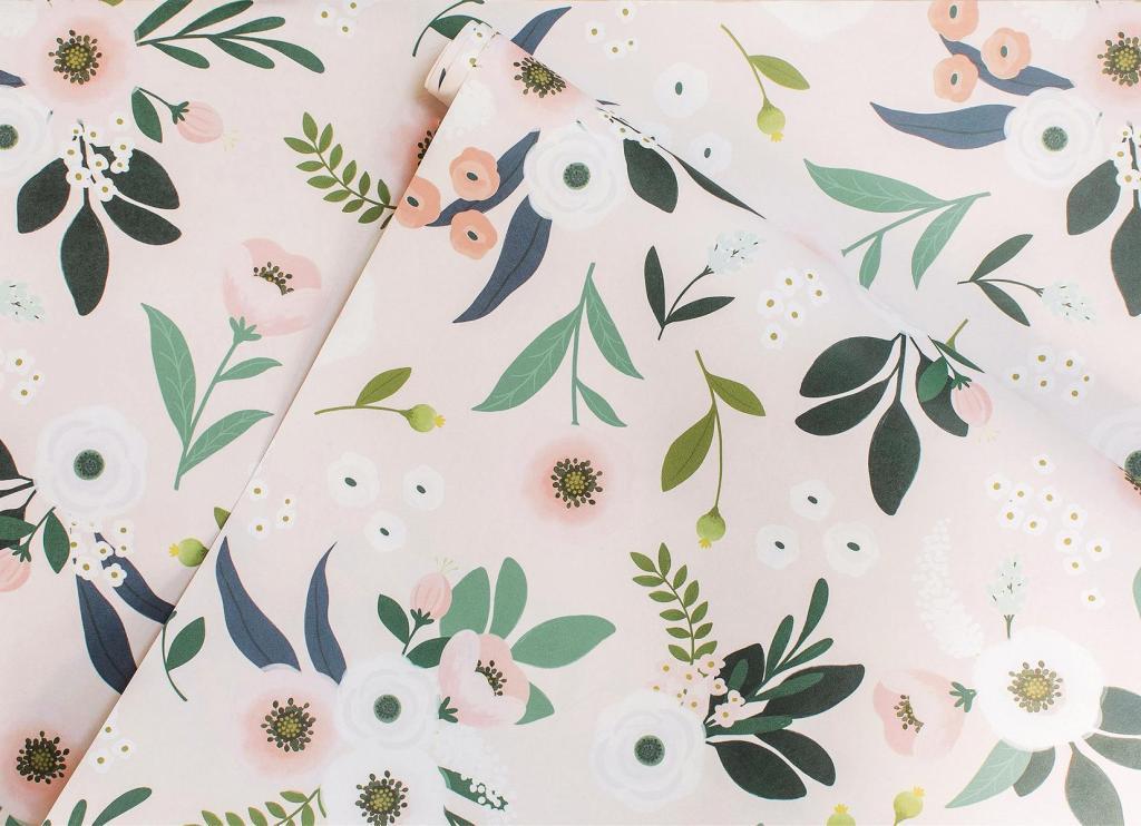 Organisch vliesbehang in zachte pastelkleuren met klaprozen en zwaluwen, speciaal voor een veilig en kindvriendelijk. - Default Title - Wonderland Flower| Lilipinso - behang, kinderkamer, kinderkamer behang, klaproos, lilipinso, swallows, vliesbehang, zwaluwen - Casa Mini