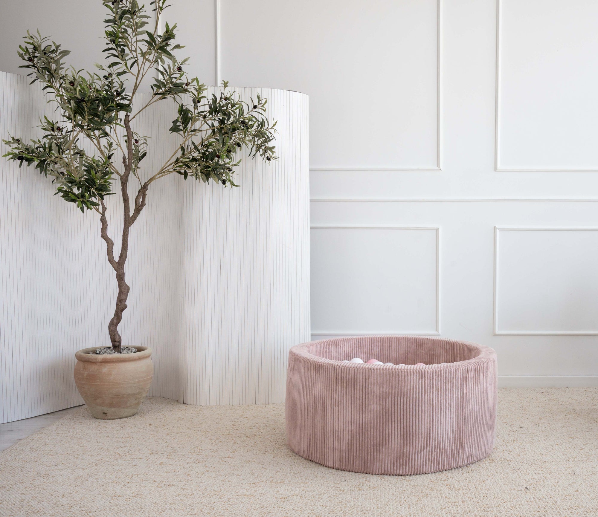 Rond ballenbad van rib velvet in zacht roze, met kindvriendelijk en veilig ontwerp, ideaal voor de kinderkamer, duurzaam en. - 90x30 - 90x30, 90x40, afneembaar, Ballenbad, Fluweel, pink, Polyester, Rib velvet, roze, wasbaar - Ballenbad Rib Velvet Pink - Casa Mini