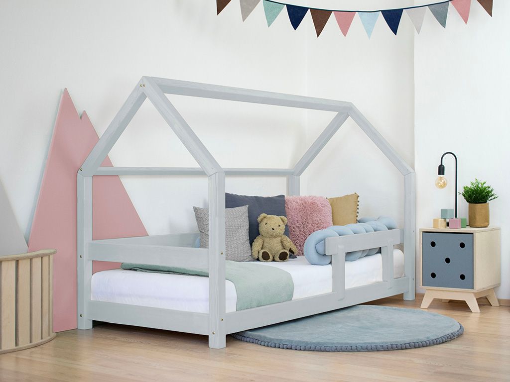 Grijs houten bedhuisje in Scandinavische stijl met open frame en lichte pastelkleuren, inclusief zachte kussens en een. - Bedhuis Tery 90 x 200 cm - Naturel (ongelakt) - bedhuis, bedhuisje, kinderbed, Lucky, peuterbed, scandinavisch design - Casa Mini
