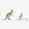 Muursticker van twee organische, veilige kangaroes in naturelbruine tinten met subtiele schaduwen, perfect voor kinderkamer. - Default Title - Muursticker | Lilydale Kangaroos XL - bloemen en bladeren, Kangaroe, kinderkamer, lilipinso, Lilydale, Muursticker - Casa Mini