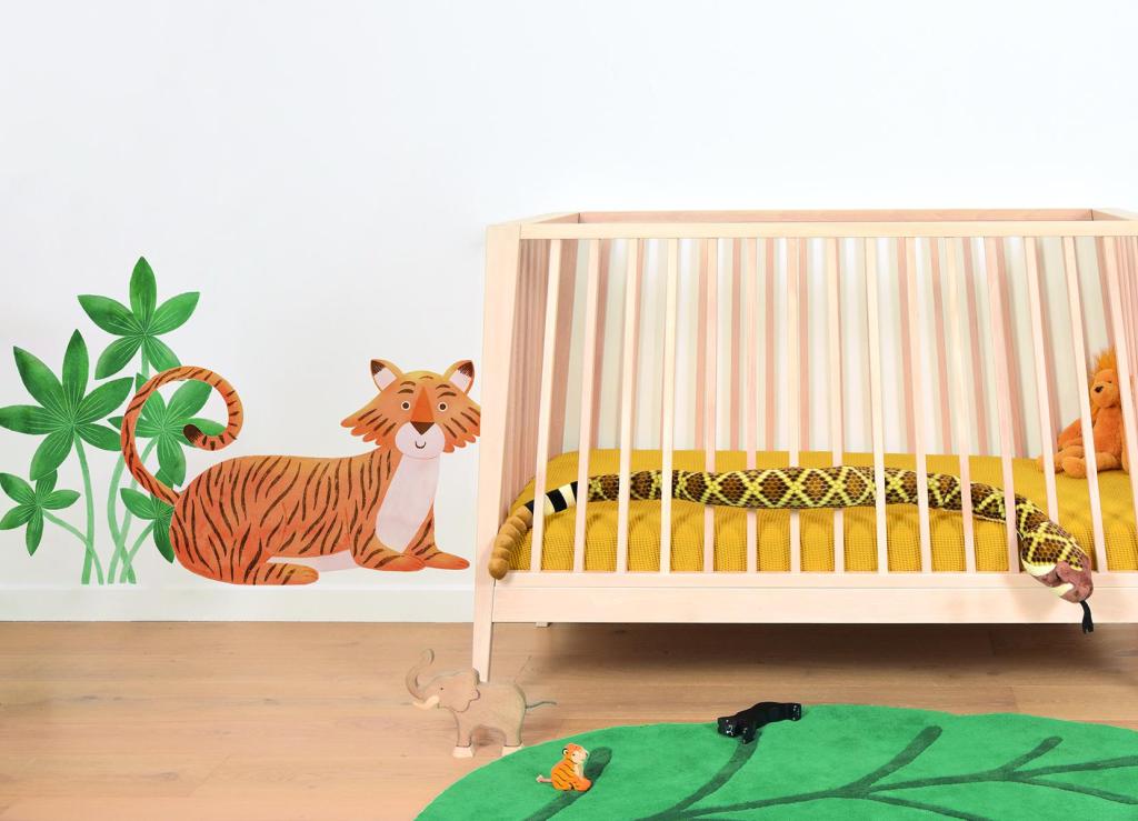 Organische muursticker met kindvriendelijke tijger en groene bladeren, perfect voor kinderkamer en kinderinterieur. - Default Title - Muursticker | Yatsuni Tropical XL - bloemen en bladeren, kinderkamer, lilipinso, Muursticker, Yatsuni - Casa Mini