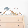 Muursticker met organische illustraties van savanne dieren zoals giraffen, zebra's en antilopen in zachte natuurlijke. - Muursticker | Savannah Animals - Default Title - Giraffe, kinderkamer, lilipinso, Muursticker, Savanne, Tanzania, vliesbehang - Casa Mini