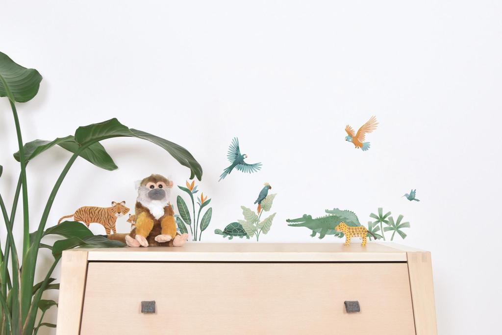 Kinderkamer muurstickers met organische jungle dieren zoals een tijger en krokodil, in zachte aardetinten met groene planten - Muursticker | Jungle Animal - Default Title - Bosdieren, jungle, kinderkamer, lilipinso, Muursticker, vliesbehang, Yatsuni - Casa Mini