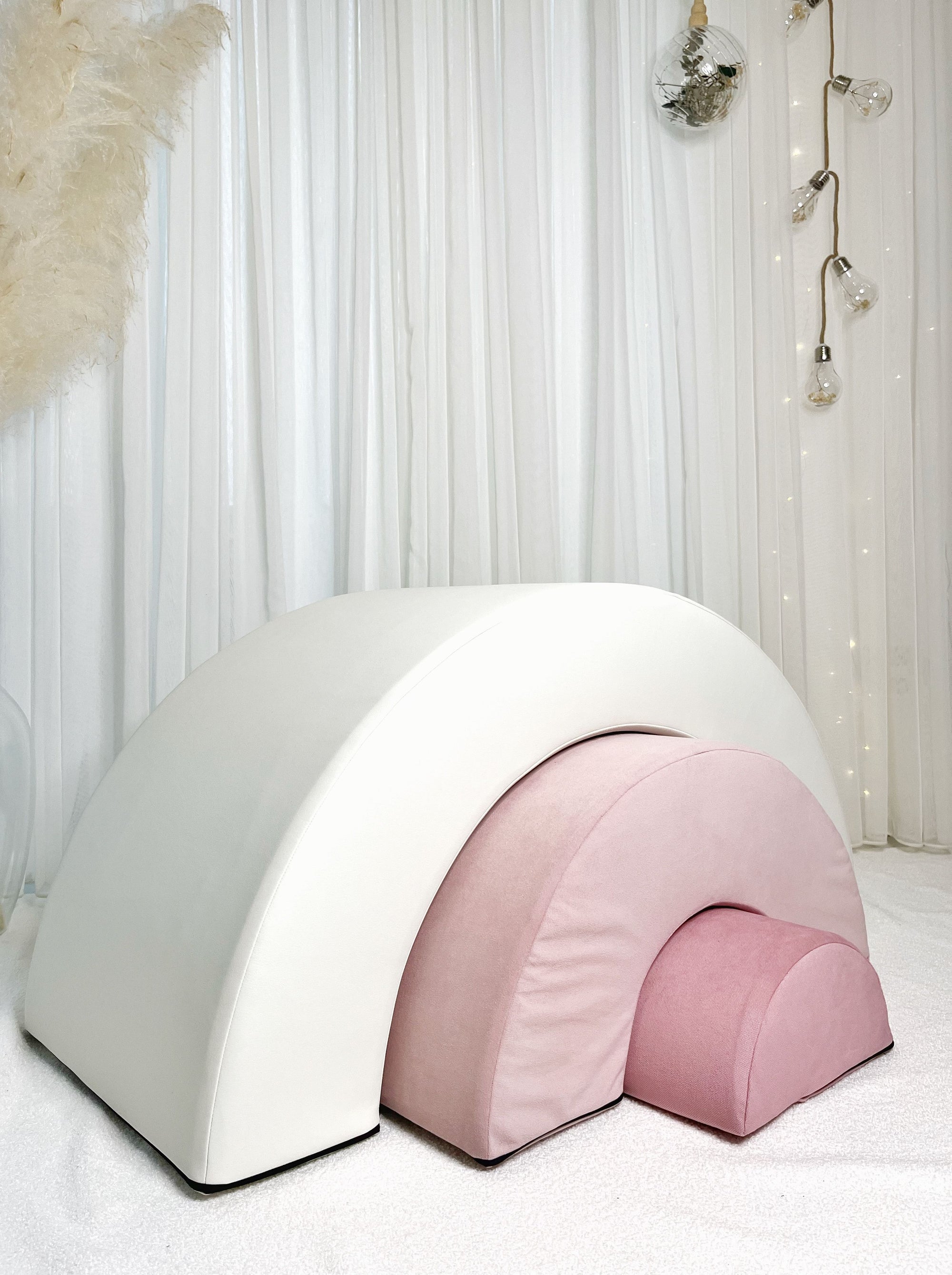 Roze en wit zachte velvet regenboog speelset voor kinderkamer, kindvriendelijk en veilig, duurzaam en betaalbaar speelgoed. - Default Title - afneembaar, Klimmen, Licht roze, Moje, roze, Soft Velvet, Speelbogen, Speelboog, Wit - Regenboog speelset Pink - Casa Mini