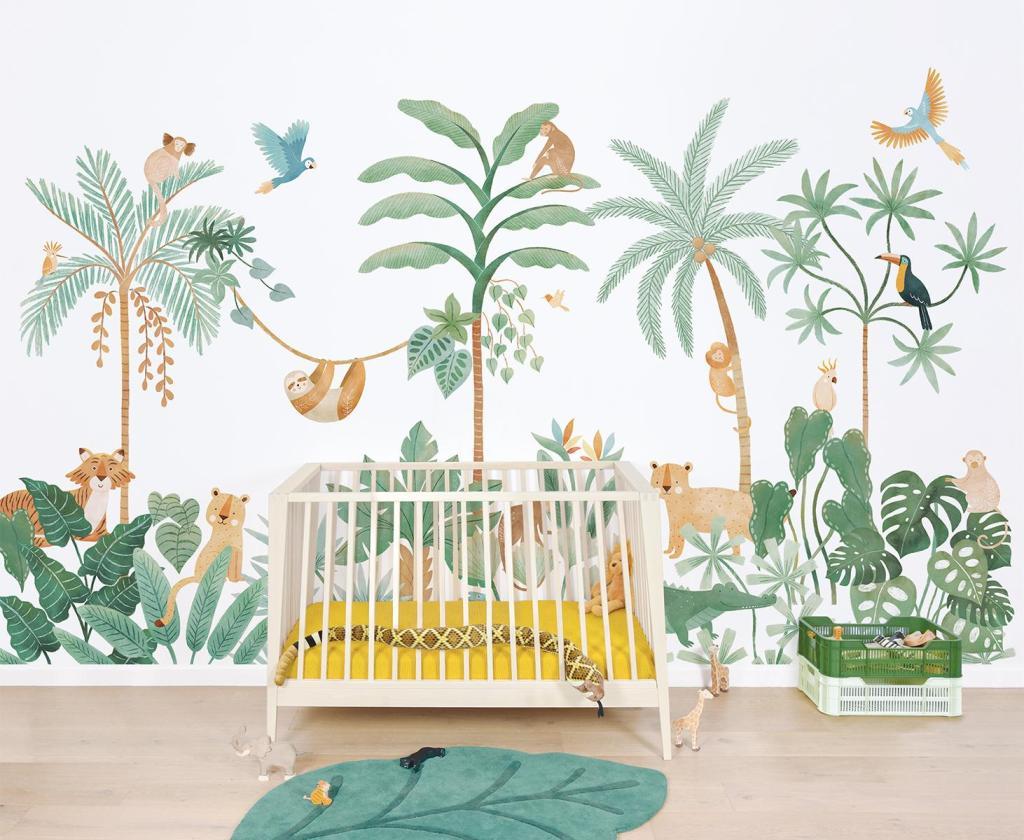 Organisch junglebehang met apen en tropische planten, kindvriendelijk en veilig voor kinderkamerinterieur, perfect voor. - 2.48 M x 4 M - Jungle behangwand | Lilipinso - apen, behang, behangpaneel, jungle, kinderkamer, kinderkamer behang, lilipinso, Yatsuni - Casa Mini