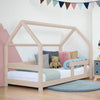 Peuterbed van licht hout in huisvorm met open frame, inclusief wit matras en zachte kussens in pastelkleuren, geplaatst in. - Bedhuis Tery 90 x 200 cm - Naturel (ongelakt) - bedhuis, bedhuisje, kinderbed, Lucky, peuterbed, scandinavisch design - Casa Mini
