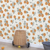 Organisch kindvriendelijk vliesbehang met oranje sinaasappelmotief en groene bladeren, perfect voor kinderkamerinterieur. - Default Title - Louise Orange | Lilipinso - behang, bloemen, kinderkamer, kinderkamer behang, lilipinso, louise, Orange, Sinaasappels, vliesbehang - Casa Mini
