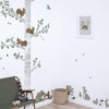 Organische en kindvriendelijke Kharu boom muurstickers in zachte witte en groene tinten, met dieren als eekhoorns en. - Muursticker | Kharu Tree - Default Title - boom, Kharu, kinderkamer, lilipinso, Muursticker - Casa Mini