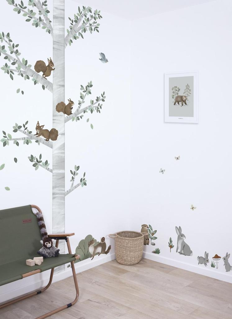 Organische en kindvriendelijke Kharu boom muurstickers in zachte witte en groene tinten, met dieren als eekhoorns en. - Muursticker | Kharu Tree - Default Title - boom, Kharu, kinderkamer, lilipinso, Muursticker - Casa Mini