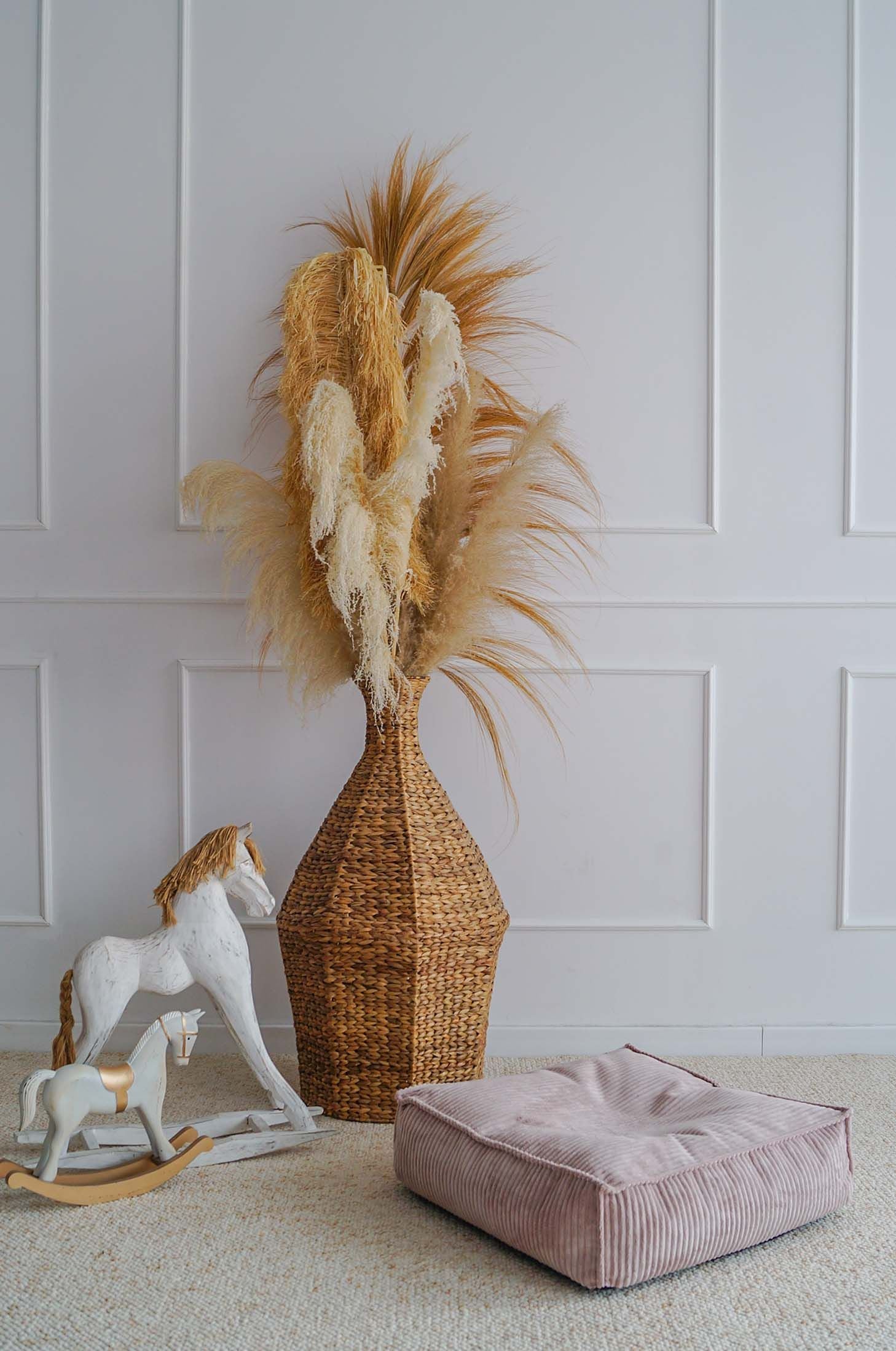 Vierkante kinderpoef van ribfluweel in zachtroze, kindvriendelijk en veilig, ideaal voor de kinderkamer met kwalitatieve. - Default Title - kinderpoef, pink, poef, Velvet, vierkant - Kinderpoef Rib Velvet Pink - Casa Mini