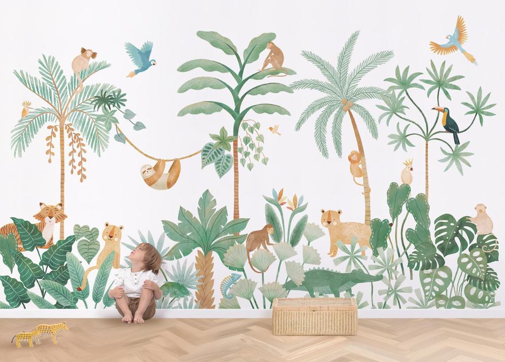 Organisch jungle behangwand met groene en gele bladeren, apen en vogels, veilig en kindvriendelijk voor kinderkamerinterieur. - 2.48 M x 4 M - Jungle behangwand | Lilipinso - apen, behang, behangpaneel, jungle, kinderkamer, kinderkamer behang, lilipinso, Yatsuni - Casa Mini