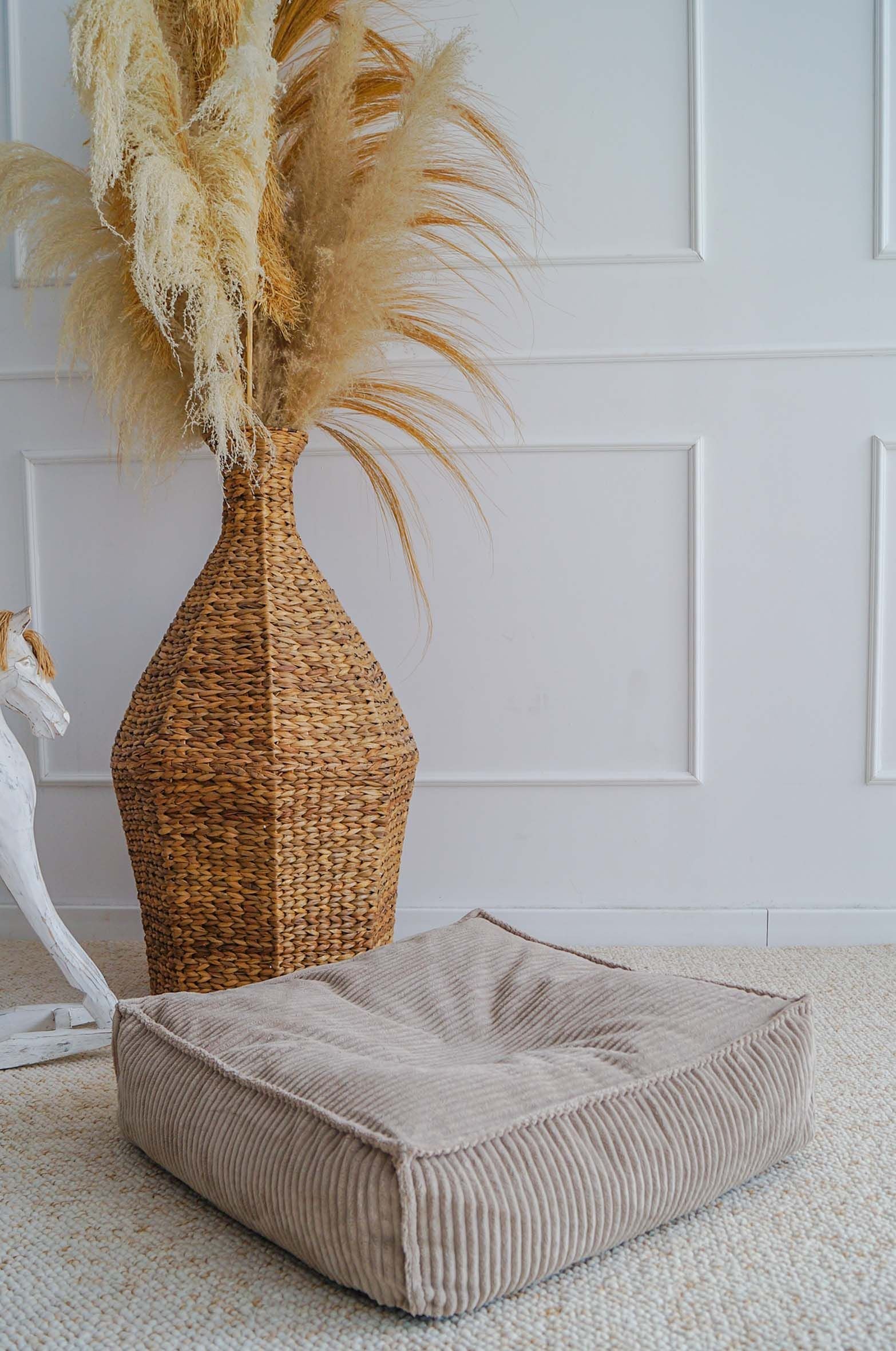 Beige kinderpoef van ribbelvelvet, vierkant formaat, kindvriendelijk en veilig voor de kinderkamer, betaalbaar met lange. - Default Title - beige, kinderpoef, poef, Velvet, vierkant - Kinderpoef Rib Velvet Beige - Casa Mini