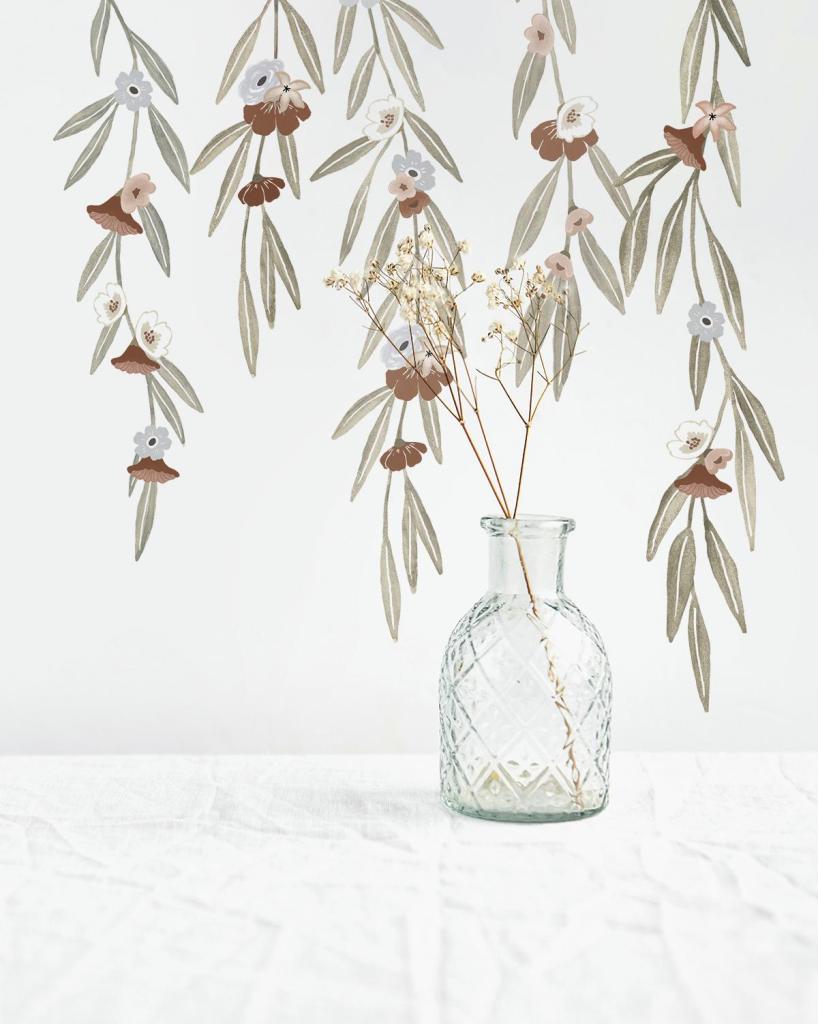 Organische muurstickers met eucalyptus takken en kleine bloemen in zachte groene en beige tinten, ideaal voor een veilig en. - Default Title - Muursticker | Lilydale Eucalyptus XL - Eucalyptus, kinderkamer, lilipinso, Lilydale, Muursticker - Casa Mini