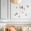 Muursticker met pastelgekleurde illustraties van zeilboten, een octopus, schildpad en strandhuisjes in zachte tinten boven. - Muursticker | Seaside Village - Default Title - kinderkamer, lilipinso, lotan, Muursticker, octopus, onderwater, onderwater wereld, schildpad, Zeebootjes - Casa Mini