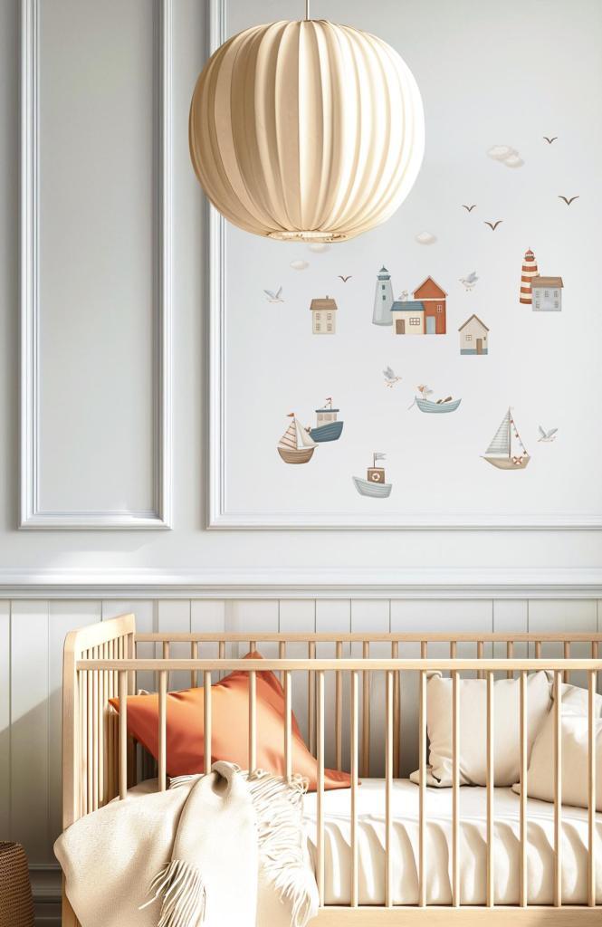 Muursticker met pastelgekleurde illustraties van zeilboten, een octopus, schildpad en strandhuisjes in zachte tinten boven. - Muursticker | Seaside Village - Default Title - kinderkamer, lilipinso, lotan, Muursticker, octopus, onderwater, onderwater wereld, schildpad, Zeebootjes - Casa Mini