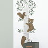 Organische muurstickers met veilige, kindvriendelijke beren in natuurlijke bruine tinten klimmend aan en rond een witte. - Default Title - Muursticker | Kharu Bear XL - Bear, beer, Kharu, kinderkamer, lilipinso, Muursticker - Casa Mini
