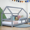 Kinderbedhuisje in Scandinavisch design met grijze houten frame, open huisvorm, zachtblauwe en roze kussens, pluche beer en. - Bedhuis Tery 90 x 200 cm - Naturel (ongelakt) - bedhuis, bedhuisje, kinderbed, Lucky, peuterbed, scandinavisch design - Casa Mini
