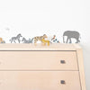 Organische, kindvriendelijke muurstickers van savannedieren zoals giraffe, zebra, leeuw en olifant in zachte, neutrale. - Muursticker | Savanna - Default Title - Giraffe, kinderkamer, lilipinso, Muursticker, Savanne, Tanzania, vliesbehang - Casa Mini
