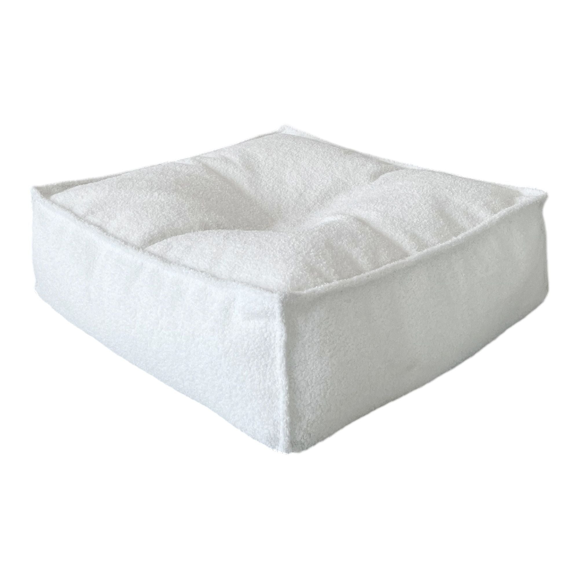 Vierkante witte kinderpoef van zachte bouclé stof, kindvriendelijk en veilig voor de kinderkamer, stijlvol en duurzaam met. - Default Title - boucle, kinderpoef, poef, Velvet, vierkant, White, Wit - Kinderpoef Bouclé White - Casa Mini