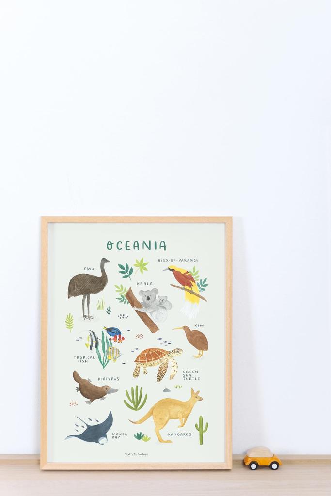 Kinderkamer poster Oceanië met organische illustraties van dieren als kangoeroe, koraal en emoe in zachte, natuurlijke. - Poster Oceanië | Lilipinso - Default Title - kinderkamer, lilipinso, living earth, Oceanië, Zuid Amerika - Casa Mini