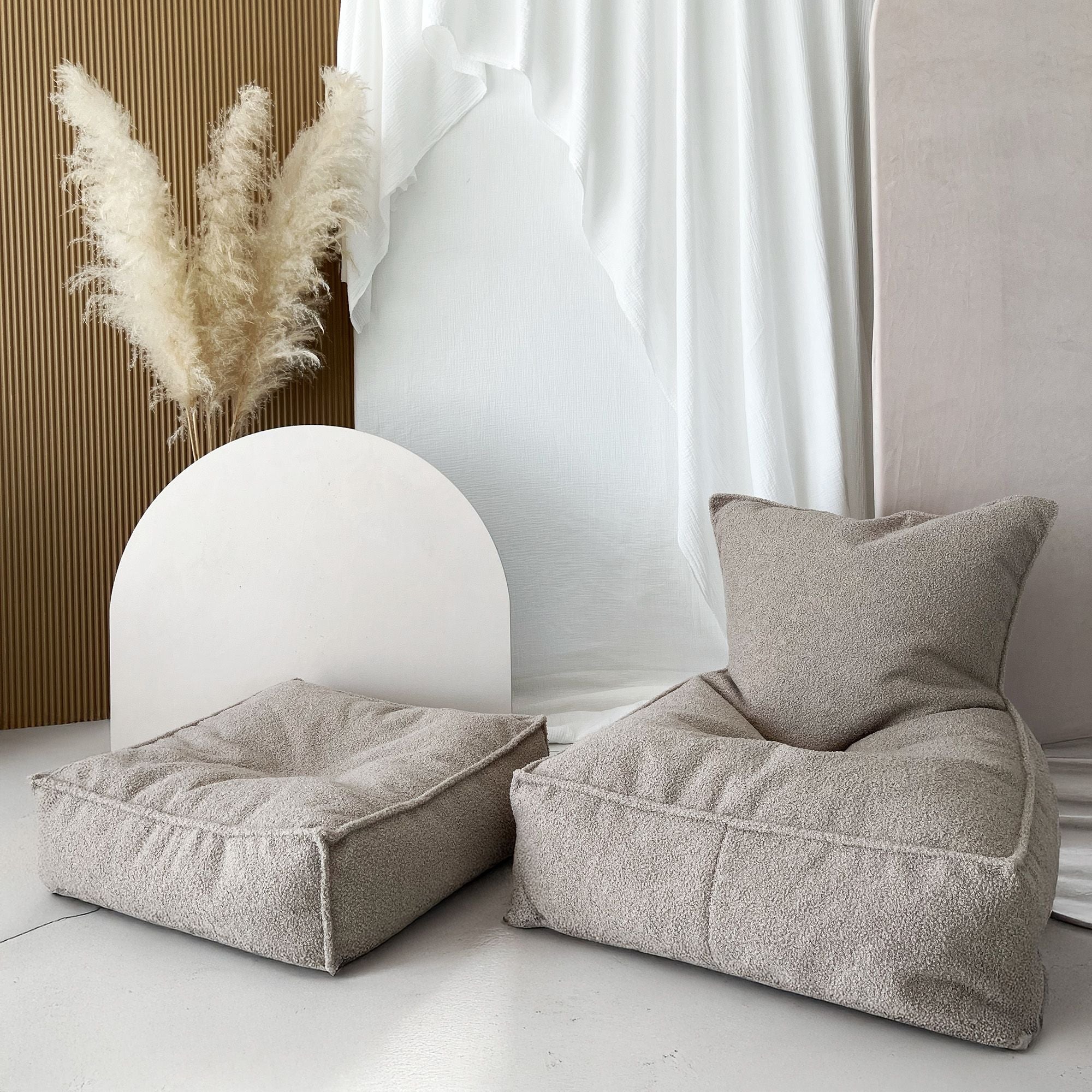 Beige vierkante kinderpoef van bouclé stof, zacht en kindvriendelijk, ideaal voor duurzame kinderkamer met veilige,. - Default Title - beige, Bocle, Bouclé, kinderpoef, poef, vierkant - Kinderpoef Bouclé Beige - Casa Mini