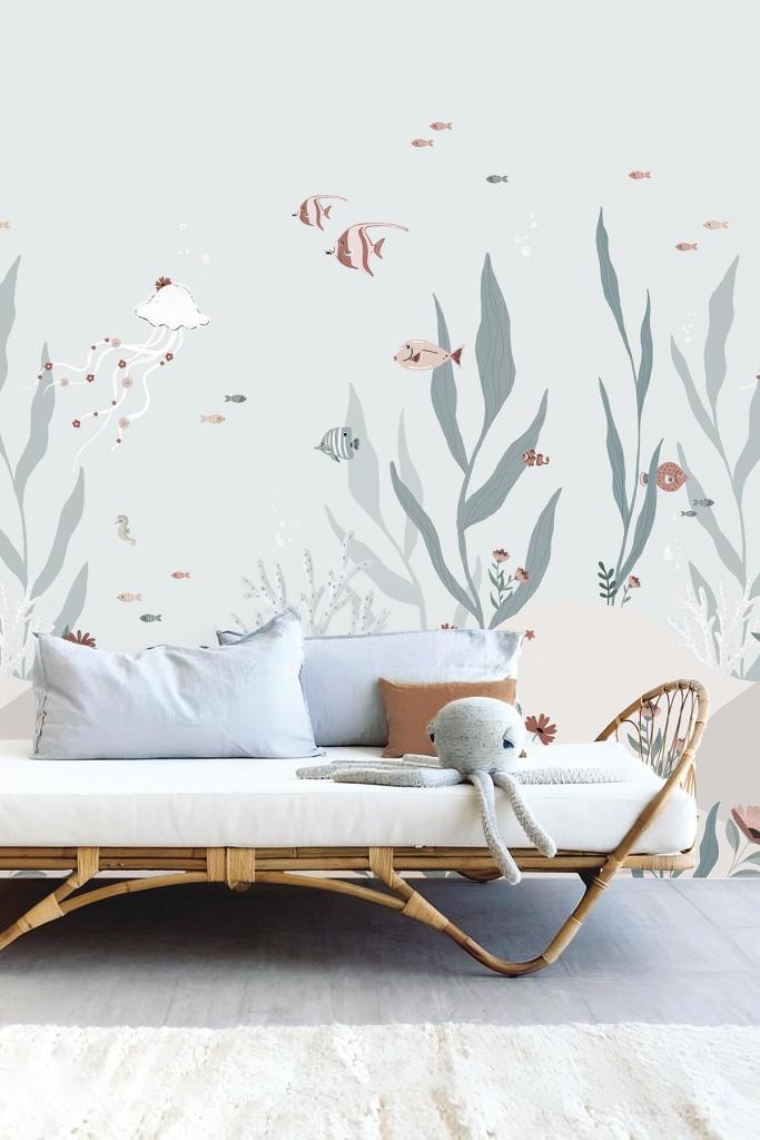 Organisch kinderbehang met zachte blauwtinten en zeewier, veilig en kindvriendelijk voor kinderkamerinterieur,. - 2.48 x 2 M - Under the sea Behangwand | Lilipinso - behang, behangpaneel, kinderkamer, kinderkamer behang, lilipinso, ocean field, onderwaterwereld - Casa Mini