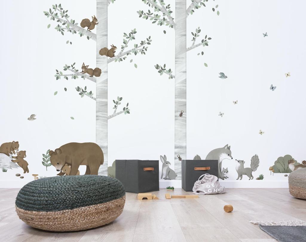 Organische muursticker met bruine berenfamilie en lichtgrijze bomen in kinderkamer, veilig en kindvriendelijk voor. - Default Title - Muursticker | Kharu Bear Family - beer, beren, bomen, boom, Kharu, kinderkamer, lilipinso, Muursticker, vliesbehang - Casa Mini