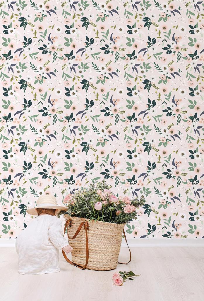 Organisch vliesbehang met kindvriendelijk klaproos- en zwaluwmotief in zachte kleuren, perfect voor veilig. - Default Title - Wonderland Flower| Lilipinso - behang, kinderkamer, kinderkamer behang, klaproos, lilipinso, swallows, vliesbehang, zwaluwen - Casa Mini