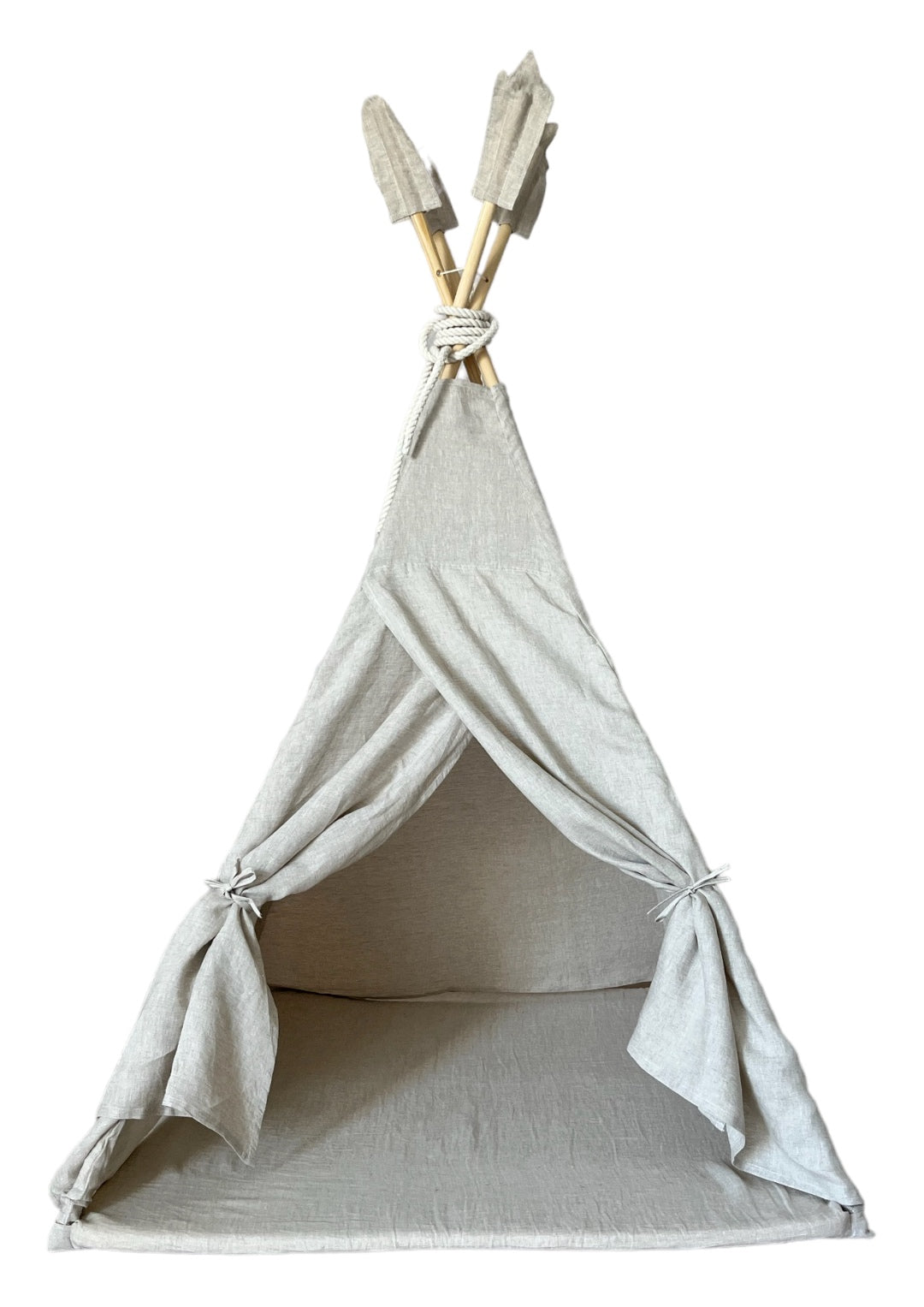 Grijze linnen tipi tent met naturel houten stokken en sierveren, kindvriendelijk en veilig voor de kinderkamer, duurzaam en. - Default Title - Grijs, Moje, Naturel, Tipitent, wasbaar - Tipi Tent Linnen Naturel - Casa Mini