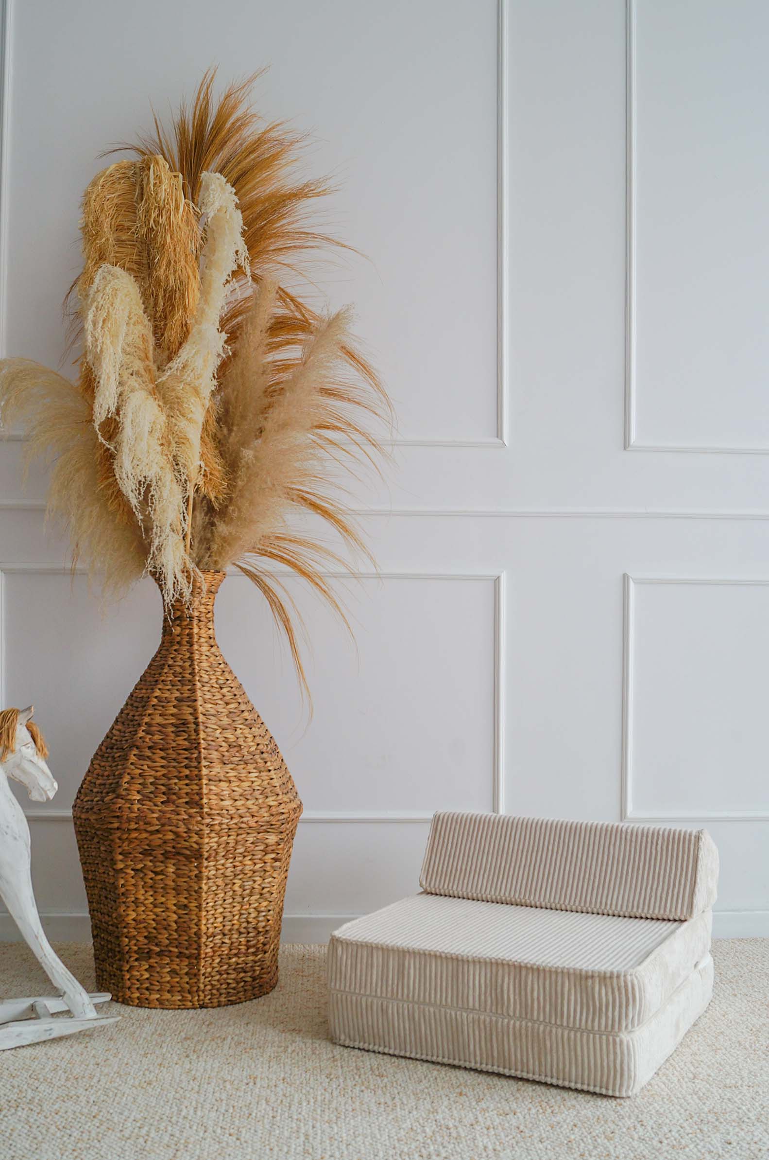 Crème ribfluwelen lounger met zachte textuur, ideaal voor kinderkamer, combineert kwaliteit, veiligheid en lange levensduur. - Default Title - Creme, Lounger, Moje, rib, Velvet - Lounger Rib Velvet Cream - Casa Mini