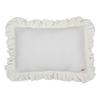 Wit fluwelen sierkussen met volumineuze volants, zacht en kindvriendelijk voor een organisch en veilig kinderkamerinterieur. - Wit - Fluwelen sierkussen met volants - Kussen, Moimili, Sierkussen, Soft collection, Velvet, Volants - Casa Mini