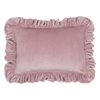Lichtroze fluwelen sierkussen met volants, zacht en kindvriendelijk voor organisch kinderinterieur en veilige kinderkamer. - Wit - Fluwelen sierkussen met volants - Kussen, Moimili, Sierkussen, Soft collection, Velvet, Volants - Casa Mini