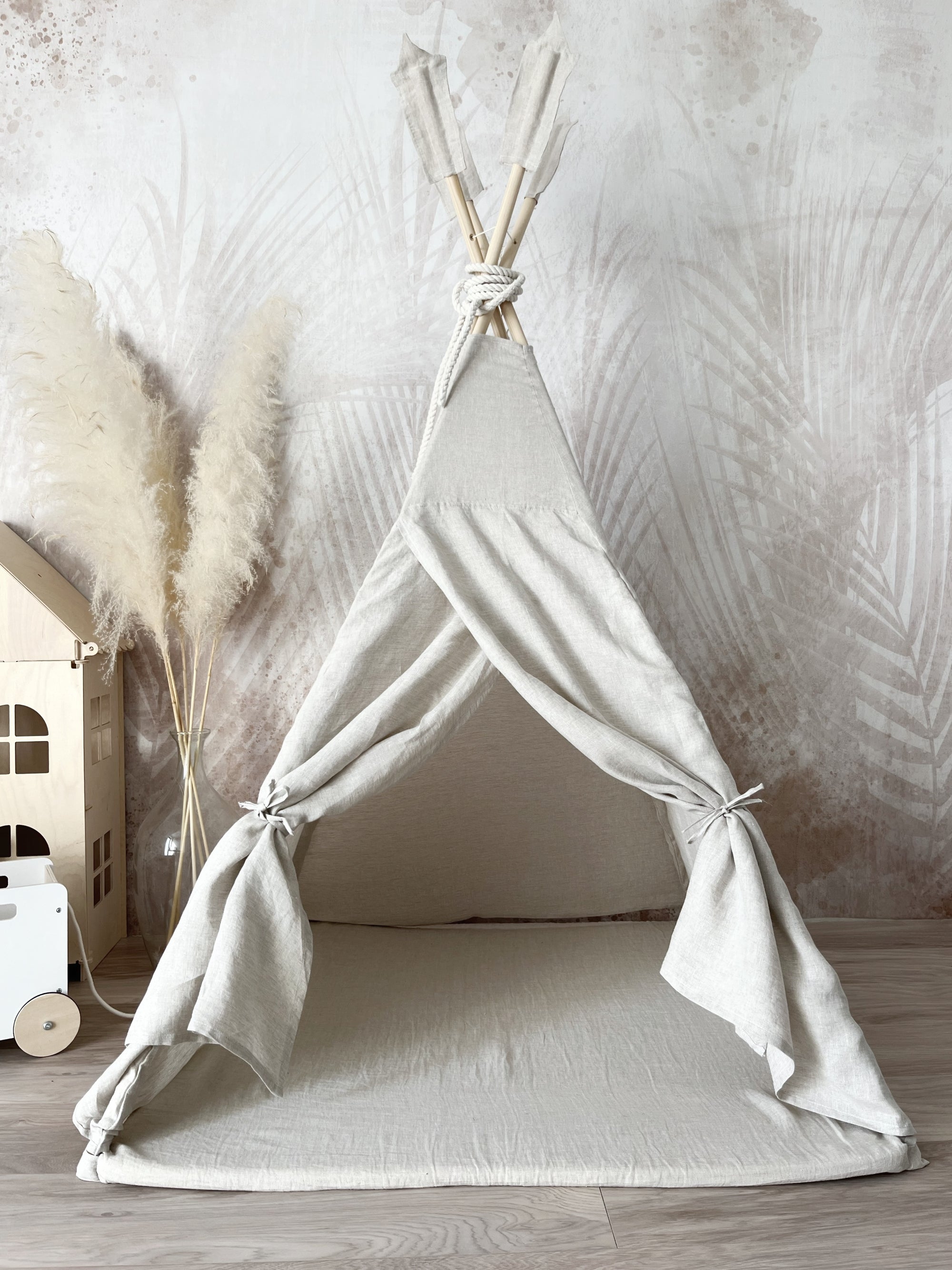 Naturel linnen tipi tent in lichte tint, kindvriendelijk en veilig, geschikt voor speelplek in kinderkamer met duurzame. - Default Title - Grijs, Moje, Naturel, Tipitent, wasbaar - Tipi Tent Linnen Naturel - Casa Mini